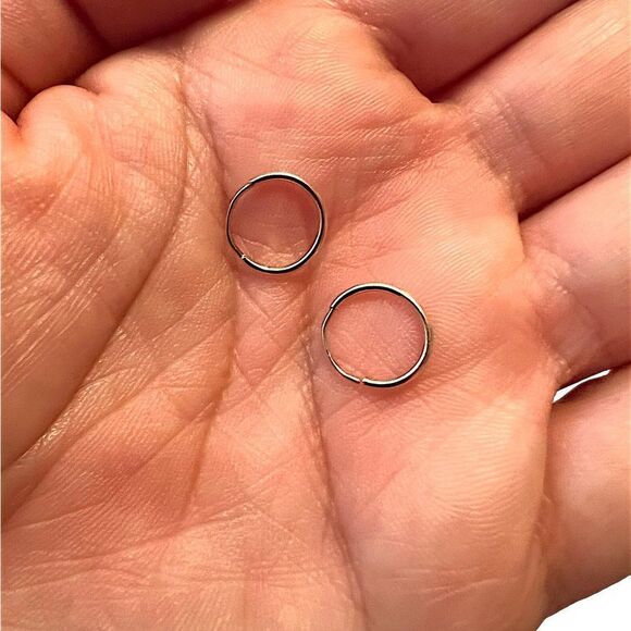 10K Yellow Gold Dainty Hoop Earrings New Comes With Box And Polishing Cloth - Picture 2 of 4